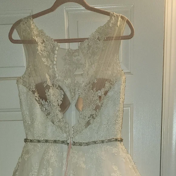 NWT! REBECCA INGRAM WEDDING DRESS ! (ONE PEARL IS MISSING ON THE SWAROVSKI BELT) - Picture 12 of 16